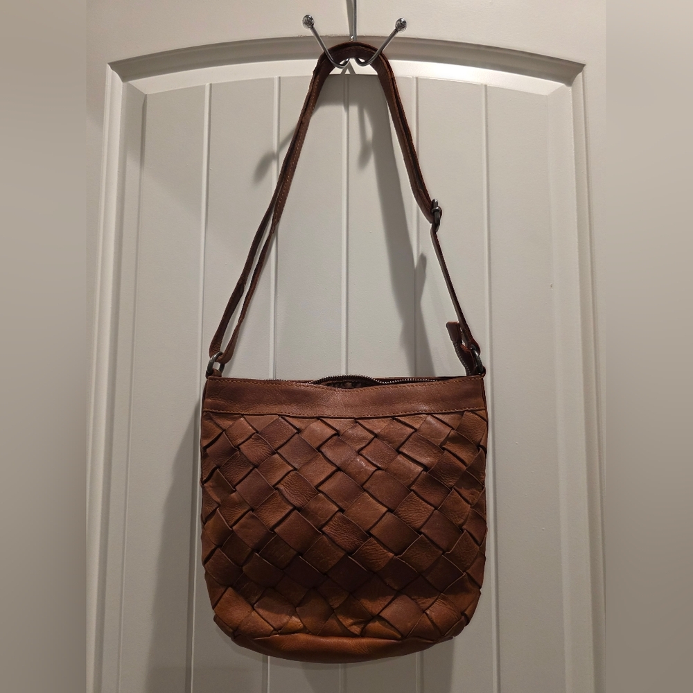 Vilenca Holland Brown Leather Woven Crossbody/Shoulder Bag